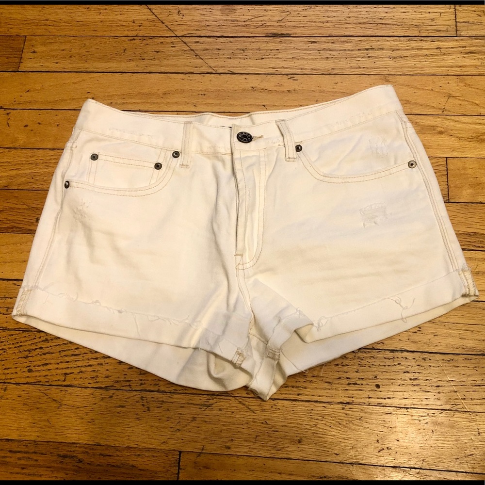 BDG Mid-Rise Tomgirl Denim Short, size 27w